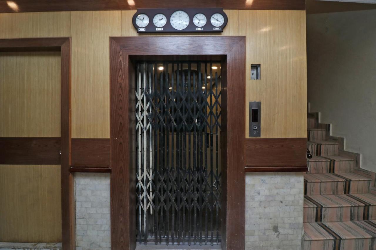 ホテルOyo Flagship 19301 Mezbaan International Naka Hindola ラクナウ エクステリア 写真